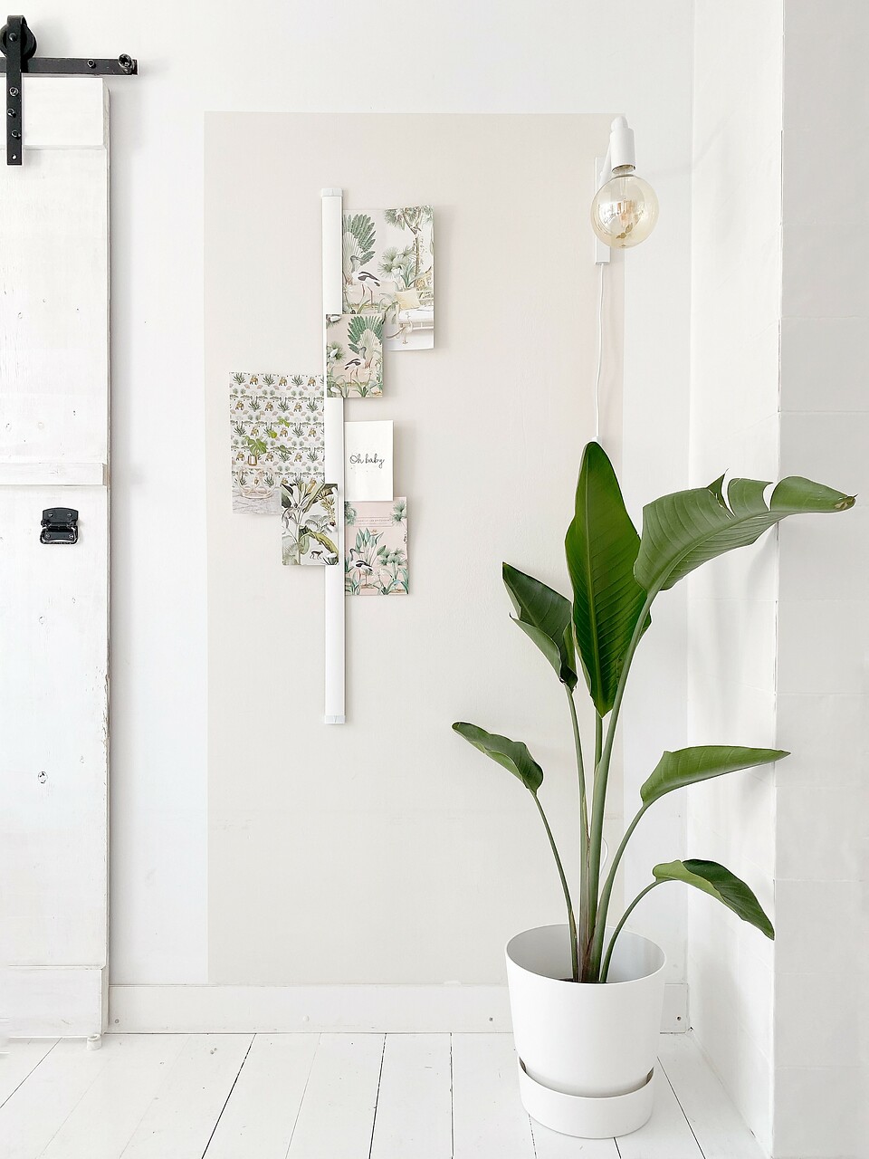 Card Display Railing Card Rail - Vertical Display System - White - Serame Mouldings